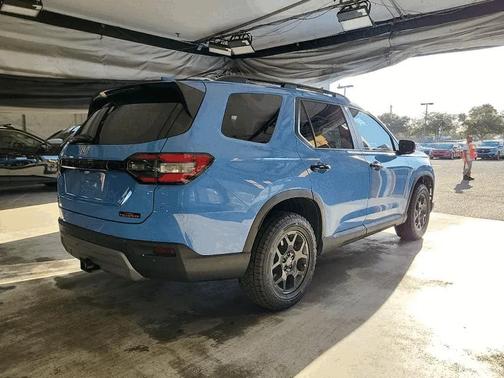 Diffused Sky Pearl 2025 Honda Pilot TrailSport