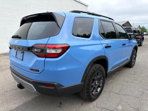 Diffused Sky Pearl 2025 Honda Pilot TrailSport