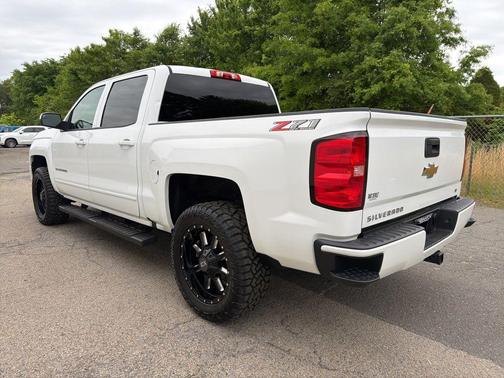 Summit White 2018 Chevrolet Silverado 1500 2LT