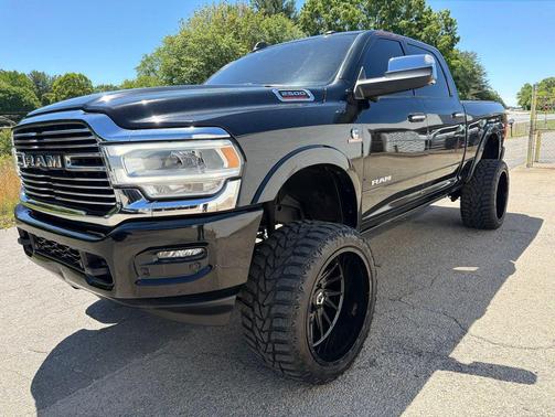 Diamond Black Crystal Pearlcoat 2021 RAM 2500 Laramie Crew Cab 4x4 6'4' Box