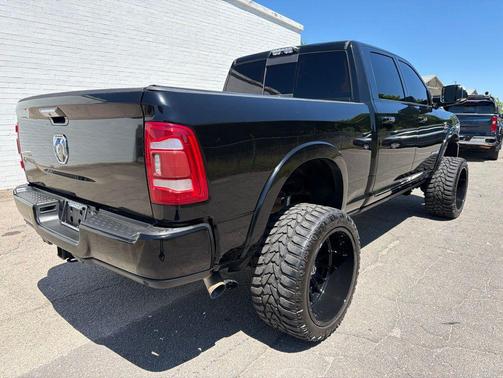 Diamond Black Crystal Pearlcoat 2021 RAM 2500 Laramie Crew Cab 4x4 6'4' Box