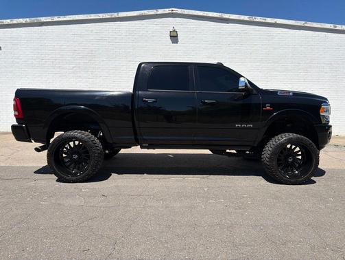 Diamond Black Crystal Pearlcoat 2021 RAM 2500 Laramie Crew Cab 4x4 6'4' Box