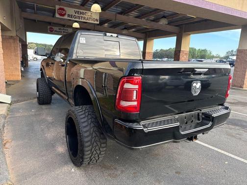 Diamond Black Crystal Pearlcoat 2021 RAM 2500 Laramie Crew Cab 4x4 6'4' Box