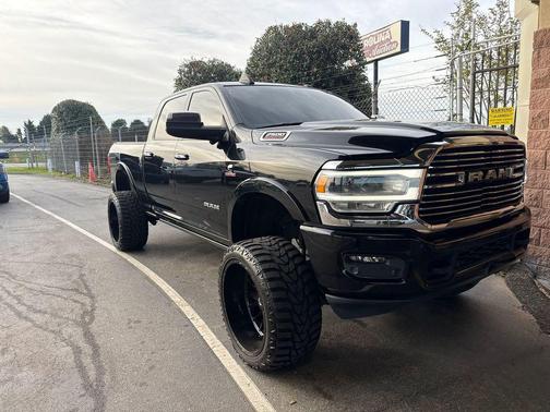 Diamond Black Crystal Pearlcoat 2021 RAM 2500 Laramie Crew Cab 4x4 6'4' Box