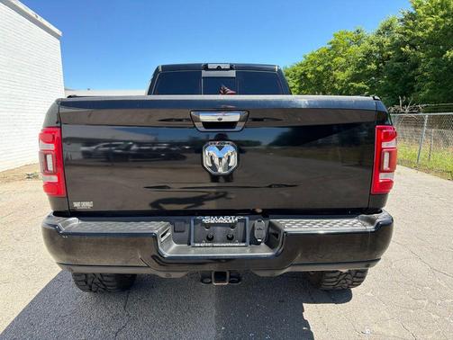 Diamond Black Crystal Pearlcoat 2021 RAM 2500 Laramie Crew Cab 4x4 6'4' Box