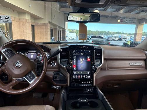 Diamond Black Crystal Pearlcoat 2021 RAM 2500 Laramie Crew Cab 4x4 6'4' Box