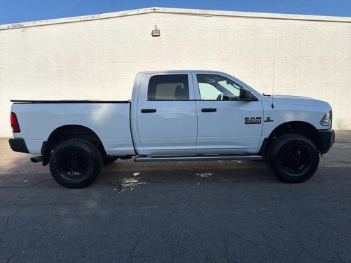 Bright White Clearcoat 2018 RAM 2500 Big Horn