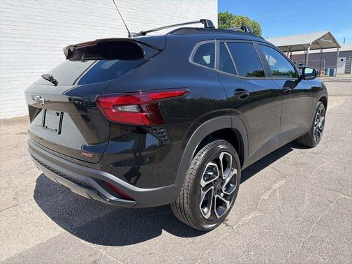 Mosaic Black Metallic 2026 Chevrolet Trax 2RS