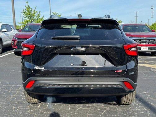 Mosaic Black Metallic 2026 Chevrolet Trax FWD 2RS
