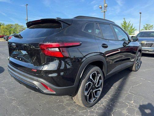 Mosaic Black Metallic 2026 Chevrolet Trax FWD 2RS