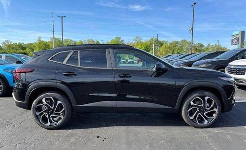 Mosaic Black Metallic 2026 Chevrolet Trax FWD 2RS