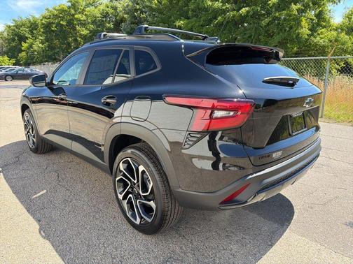 Mosaic Black Metallic 2026 Chevrolet Trax 2RS