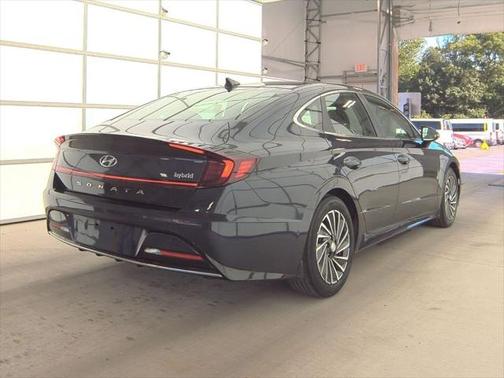 2022 Hyundai SONATA Hybrid SE