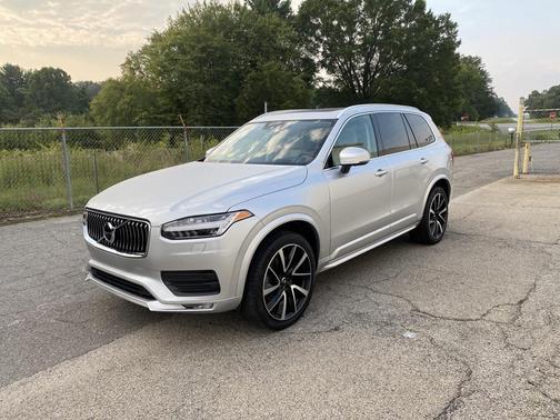2021 Volvo XC90 T6 Momentum