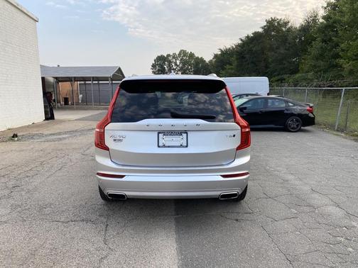 2021 Volvo XC90 T6 Momentum