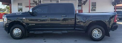 Diamond Black Crystal Pearlcoat 2022 RAM 3500 Laramie Mega Cab 4x4 6'4' Box