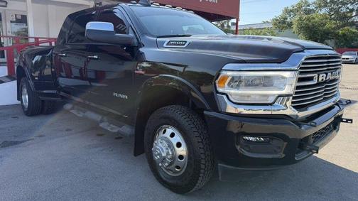 Diamond Black Crystal Pearlcoat 2022 RAM 3500 Laramie Mega Cab 4x4 6'4' Box