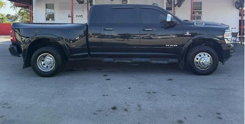 Diamond Black Crystal Pearlcoat 2022 RAM 3500 Laramie Mega Cab 4x4 6'4' Box