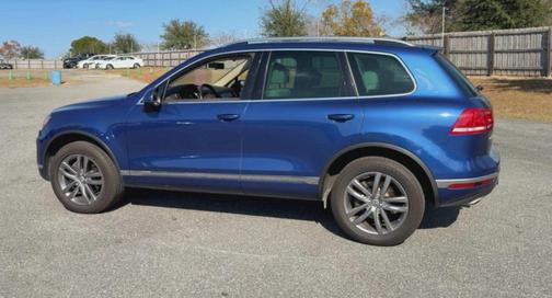 2016 Volkswagen Touareg VR6 Lux