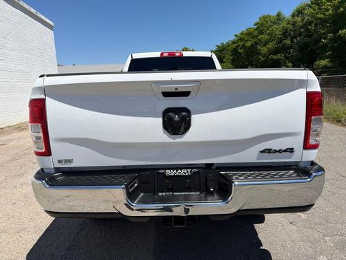 Bright White Clearcoat 2023 RAM 2500 Big Horn Crew Cab 4x4 8' Box