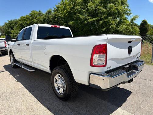 Bright White Clearcoat 2023 RAM 2500 Big Horn Crew Cab 4x4 8' Box