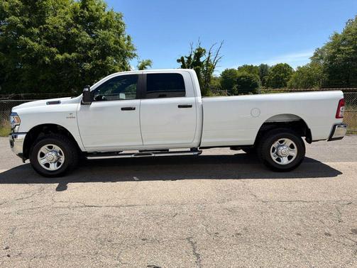 Bright White Clearcoat 2023 RAM 2500 Big Horn Crew Cab 4x4 8' Box