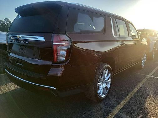 Auburn Metallic 2022 Chevrolet Suburban 4WD High Country