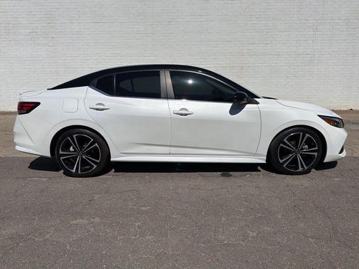 Aspen White/Super Black 2020 Nissan Sentra SR