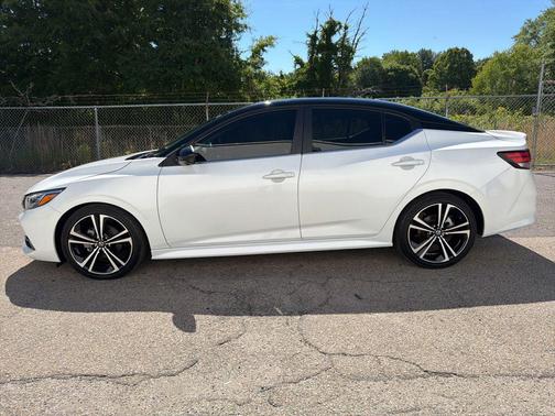 Aspen White/Super Black 2020 Nissan Sentra SR