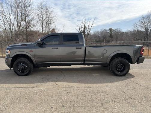 2020 RAM 3500 Laramie Crew Cab 4x4 8' Box