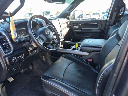 2020 RAM 3500 Laramie Crew Cab 4x4 8' Box