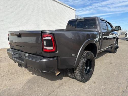 2020 RAM 3500 Laramie Crew Cab 4x4 8' Box