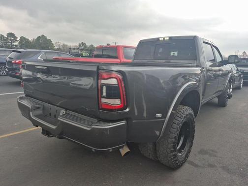 2020 RAM 3500 Laramie Crew Cab 4x4 8' Box