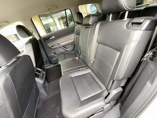 Pyrite Silver Metallic 2021 Volkswagen Atlas 3.6L SE w/Technology