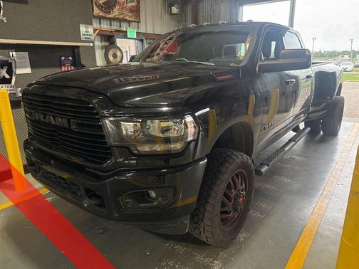 2021 RAM 3500 Big Horn Crew Cab 4x4 8' Box