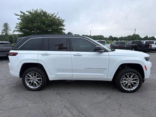 Bright White Clearcoat 2024 Jeep Grand Cherokee Summit