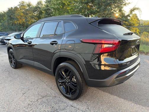 Mosaic Black Metallic 2026 Chevrolet Trax FWD ACTIV
