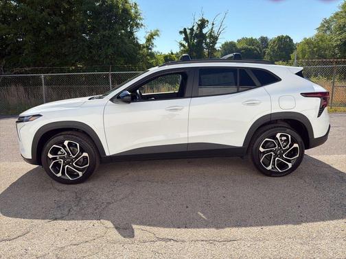 Summit White 2026 Chevrolet Trax 2RS