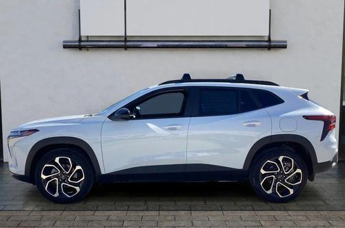 Summit White 2026 Chevrolet Trax FWD 2RS
