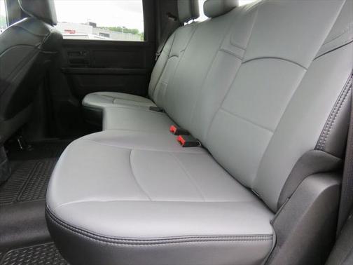 2022 RAM 2500 Tradesman Crew Cab 4x4 6'4' Box