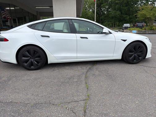 Pearl White Multi-Coat 2021 Tesla Model S Plaid