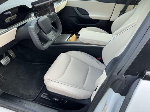 Pearl White Multi-Coat 2021 Tesla Model S Plaid