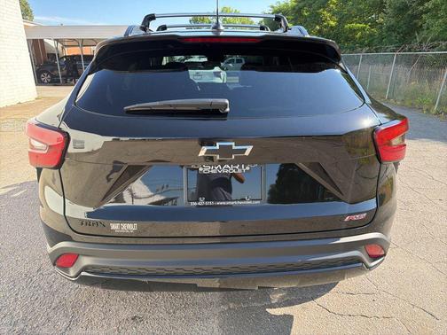 Mosaic Black Metallic 2026 Chevrolet Trax ACTIV