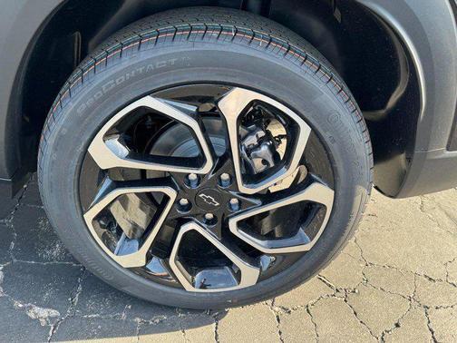 Mosaic Black Metallic 2026 Chevrolet Trax FWD 2RS