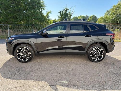 Mosaic Black Metallic 2026 Chevrolet Trax ACTIV