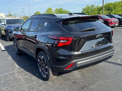 Mosaic Black Metallic 2026 Chevrolet Trax FWD 2RS