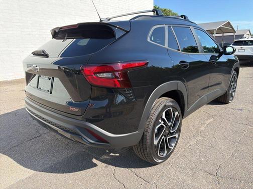 Mosaic Black Metallic 2026 Chevrolet Trax ACTIV