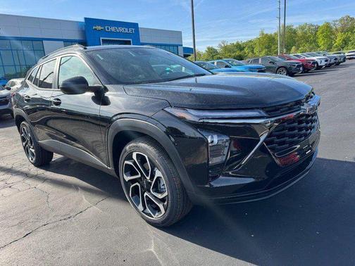 Mosaic Black Metallic 2026 Chevrolet Trax FWD 2RS