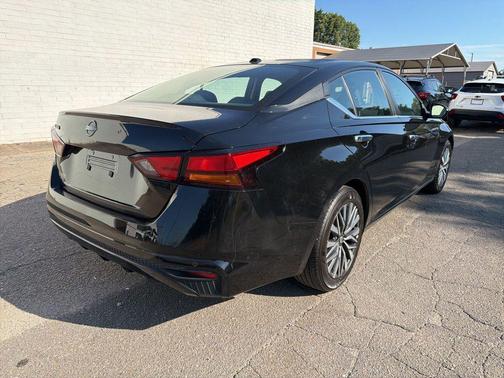Super Black Clearcoat 2025 Nissan Altima SV