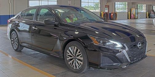 Super Black Clearcoat 2025 Nissan Altima 2.5 SV